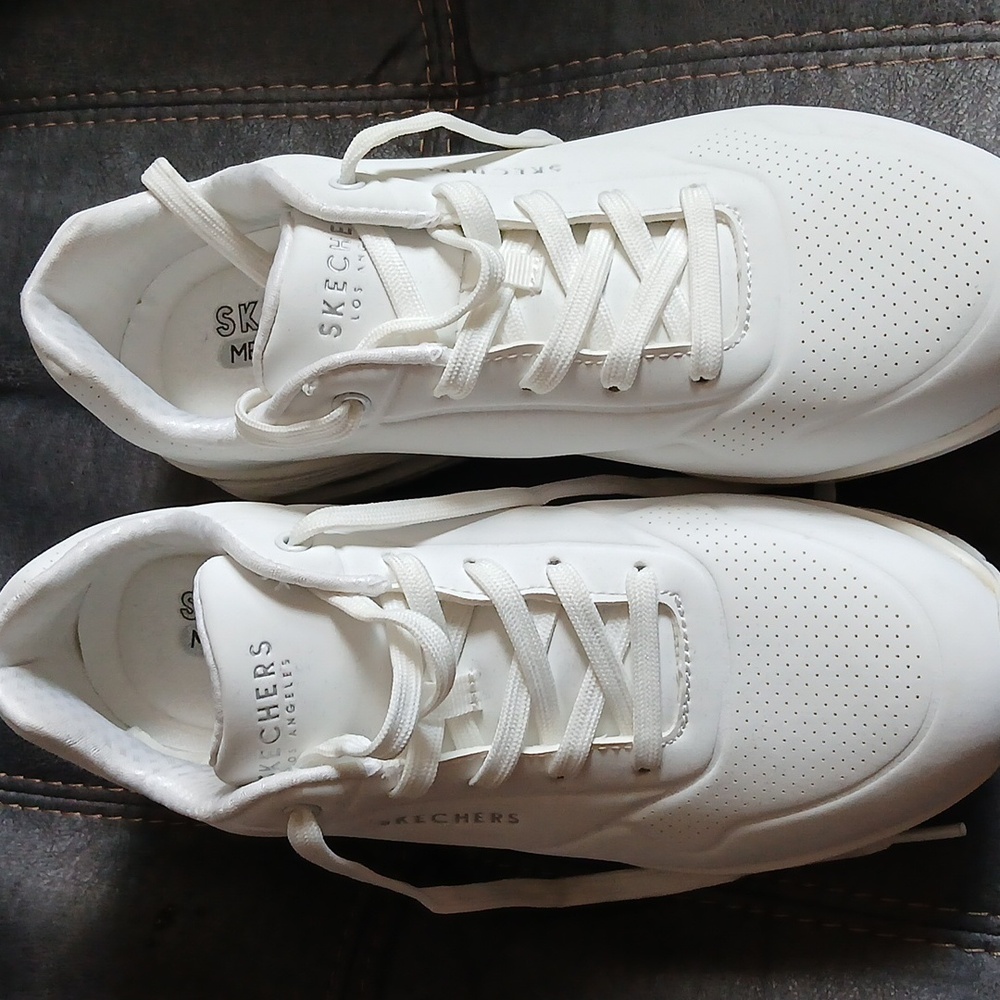 Skechers